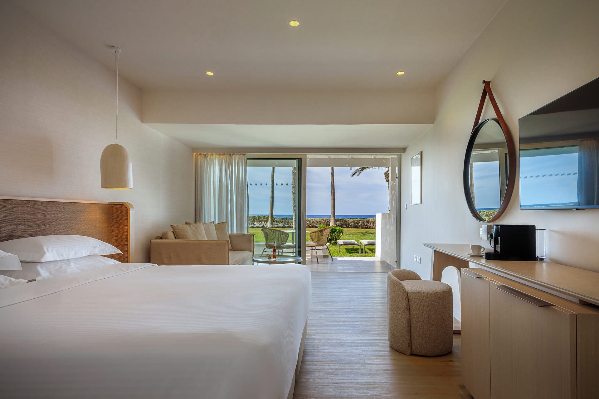 room-types-NISSIBEACH-BEACHB-0.jpg