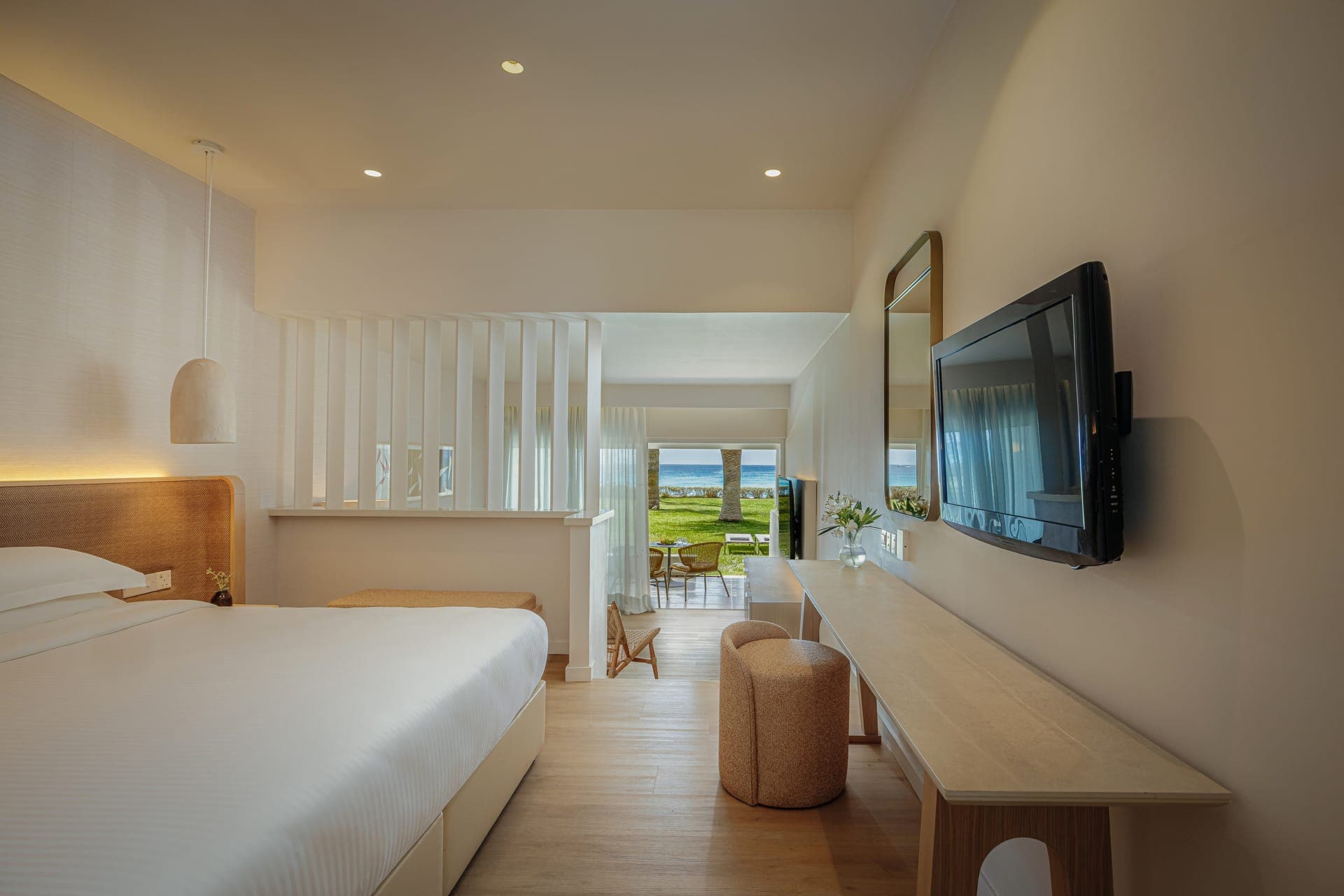 room-types-NISSIBEACH-SUITEB-0.jpg