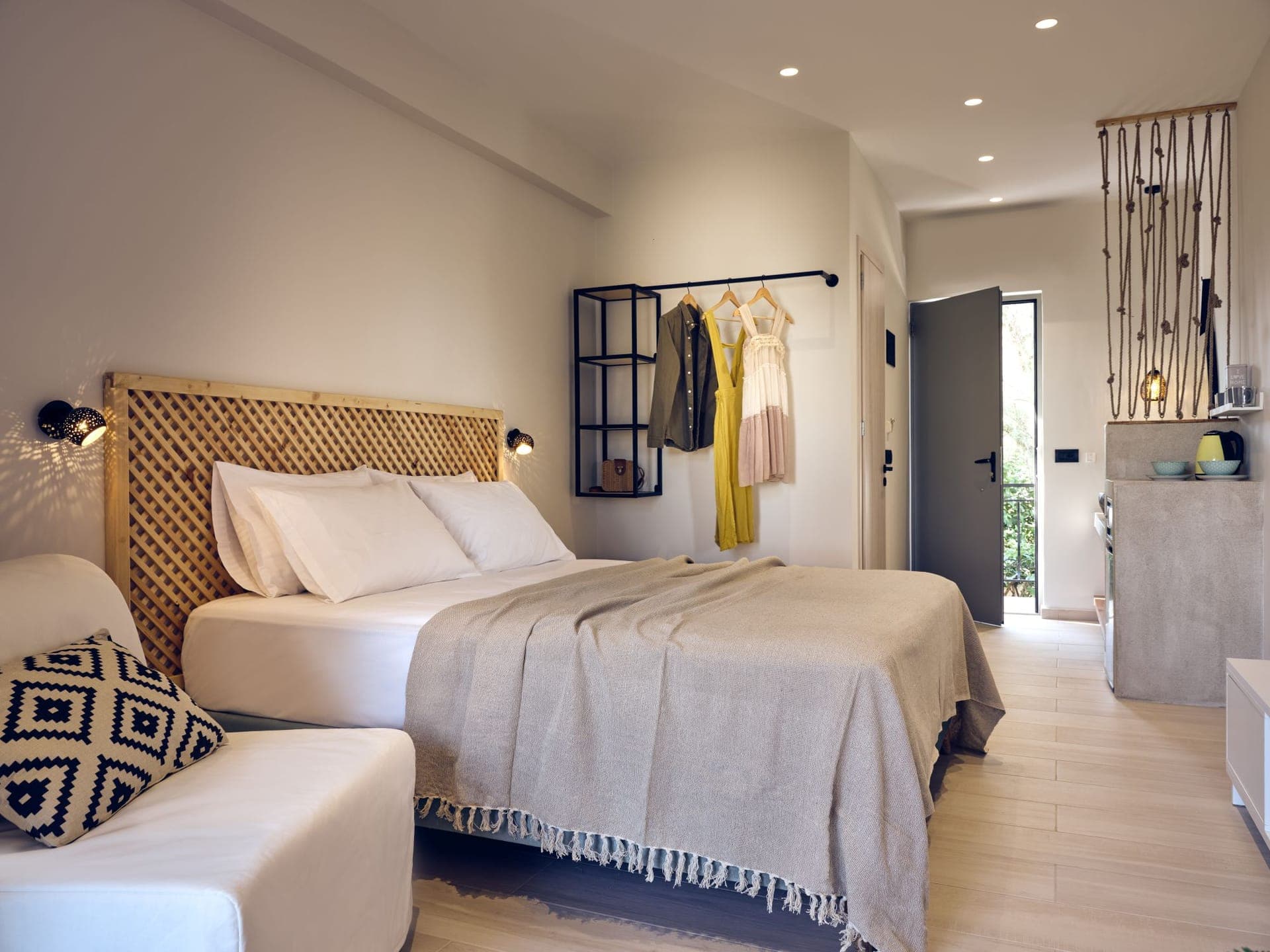 room-types-NOMASLIVIN-DELXRO-0.jpg