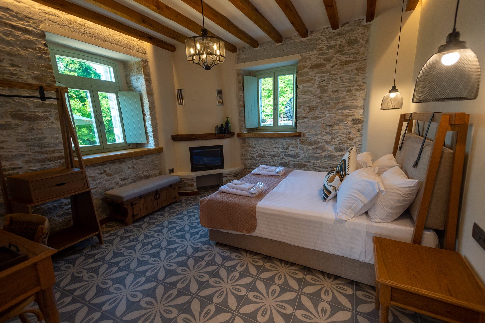 room-types-NOSTOSHOUS-PHOLOS-0.jpg