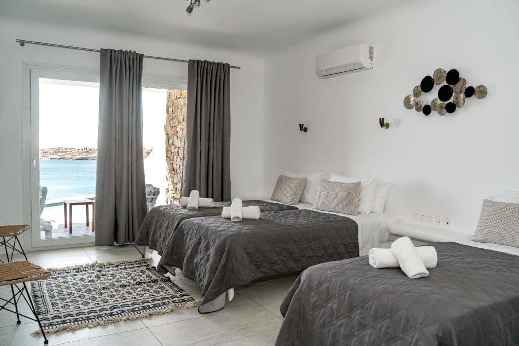 Deluxe Triple Room with Private Pool and Seaview
