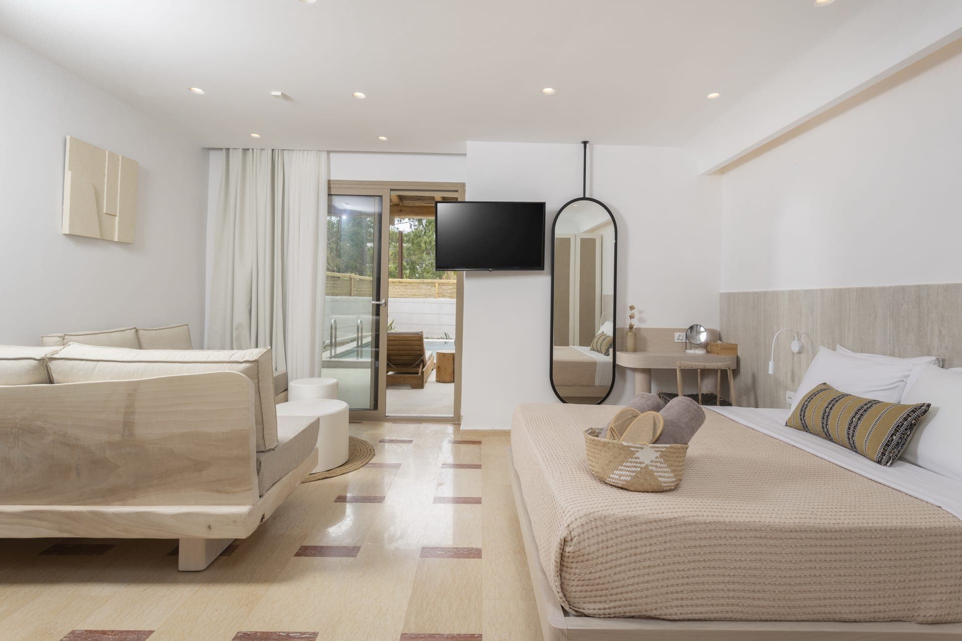 room-types-NUSASUITES-DLXPP-0.jpg