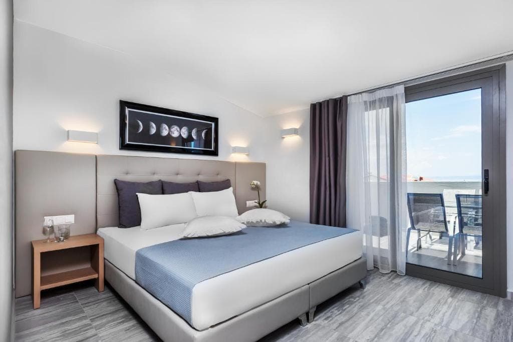 room-types-NYMPHESCH-DLXSTU-0.jpg