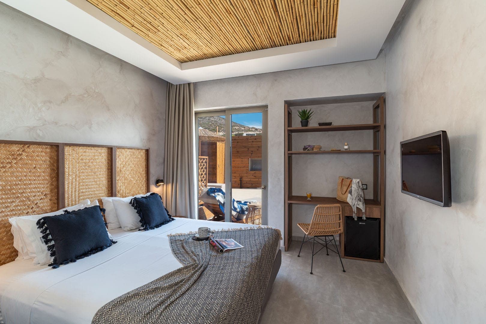 room-types-OASISPRA-TRPL-0.jpg
