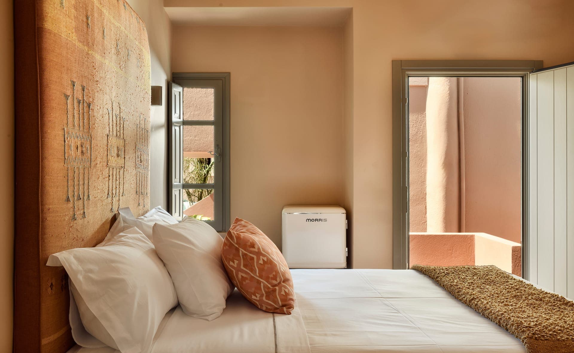 room-types-OIASSUNSET-GS5-0.jpg