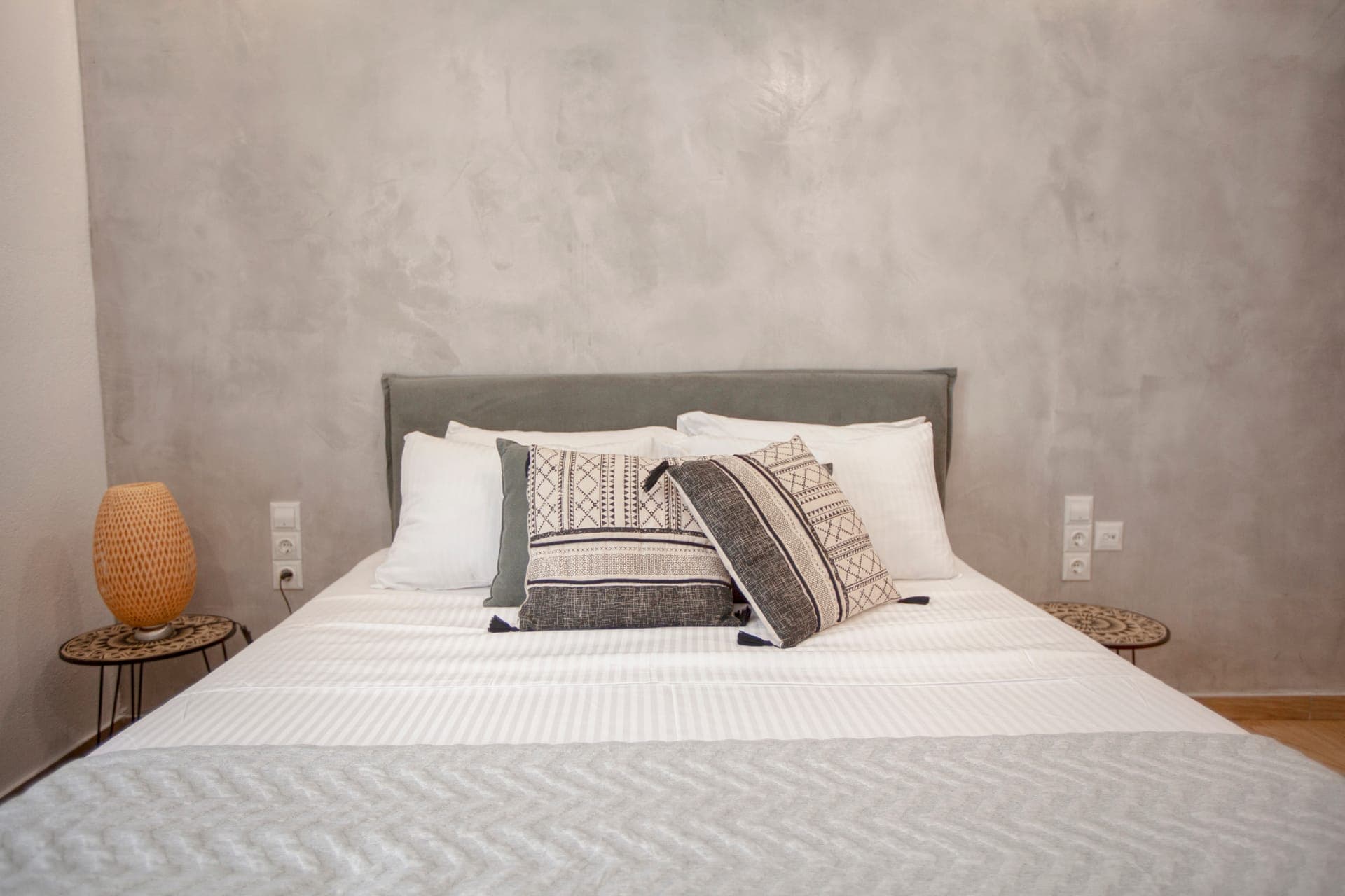 room-types-OIKIAGUEST-COMDR-0.jpg