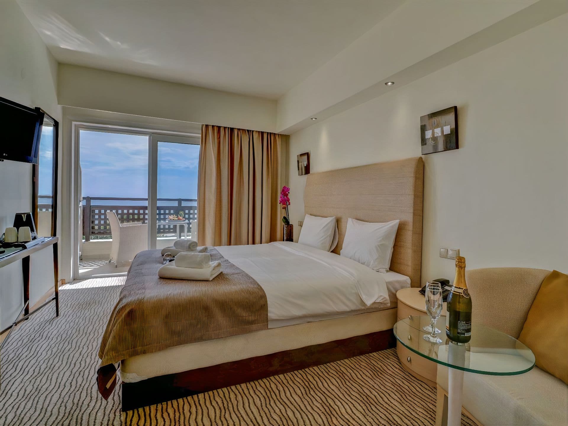 room-types-OLYMPBAY-DBLSSV-0.jpg