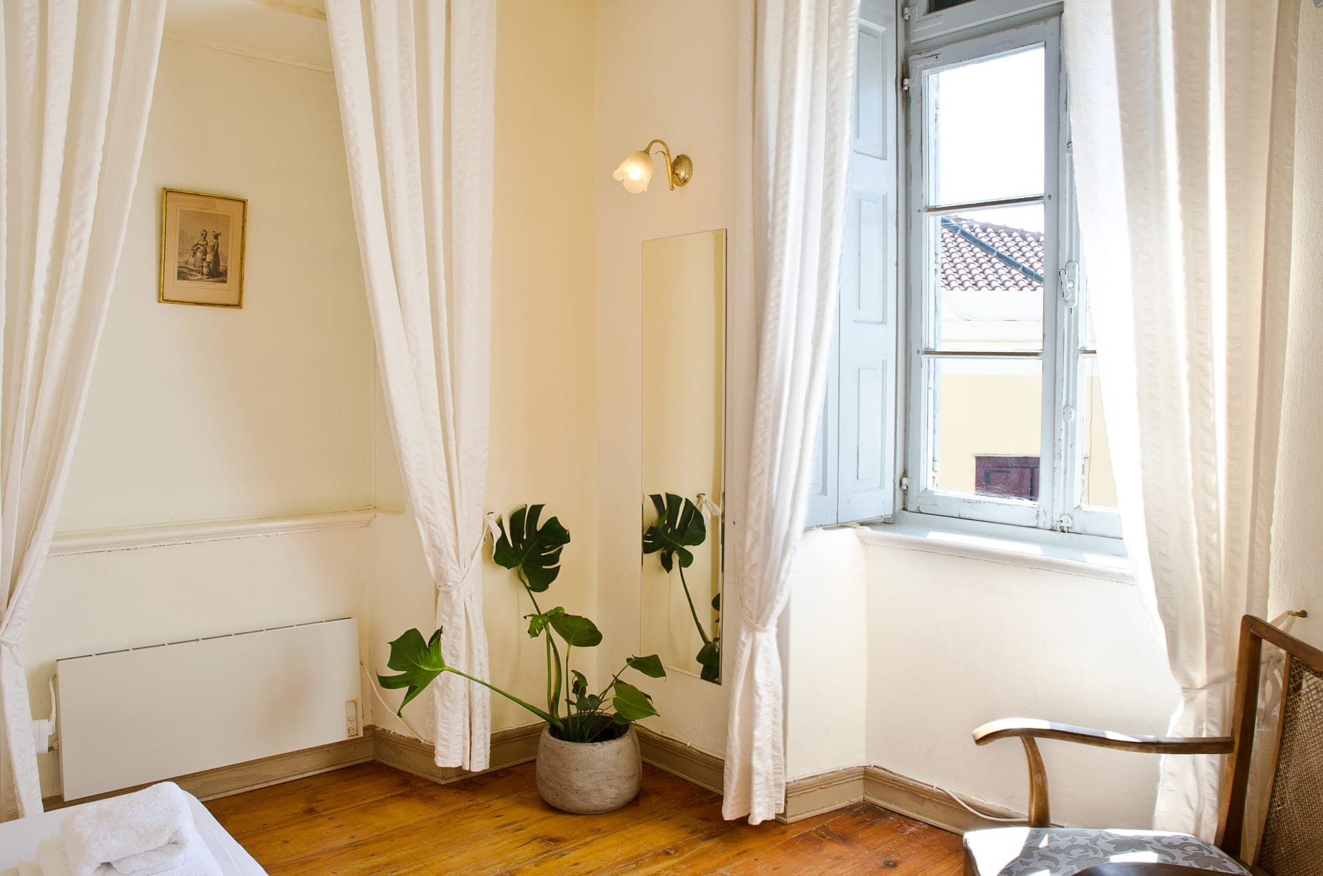room-types-OMIROSSYRO-FAMILY-0.jpg