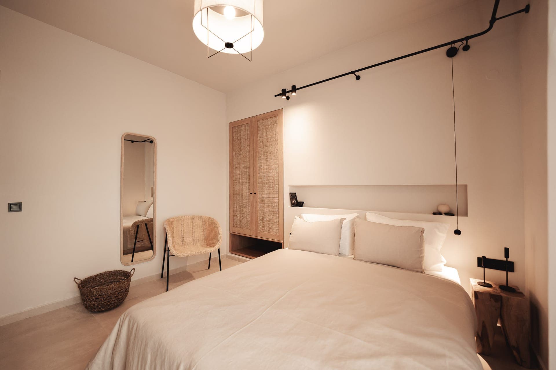 room-types-OMLIVING-1BDFFL-0.jpg