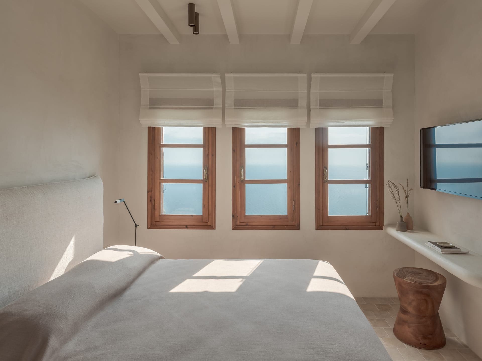 room-types-OMLIVINGPL-DBL16-0.jpg