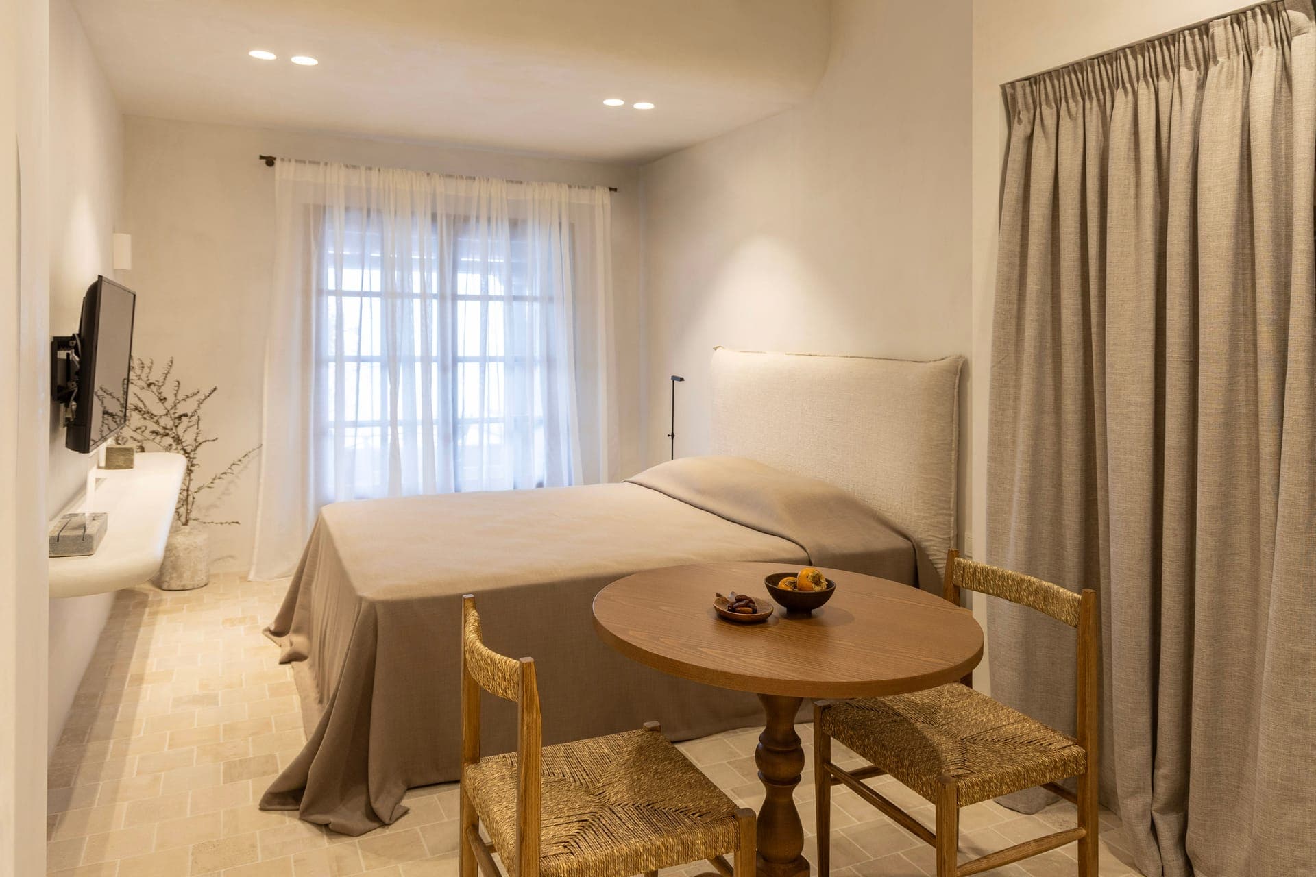 room-types-OMLIVINGPL-STD04-0.jpg