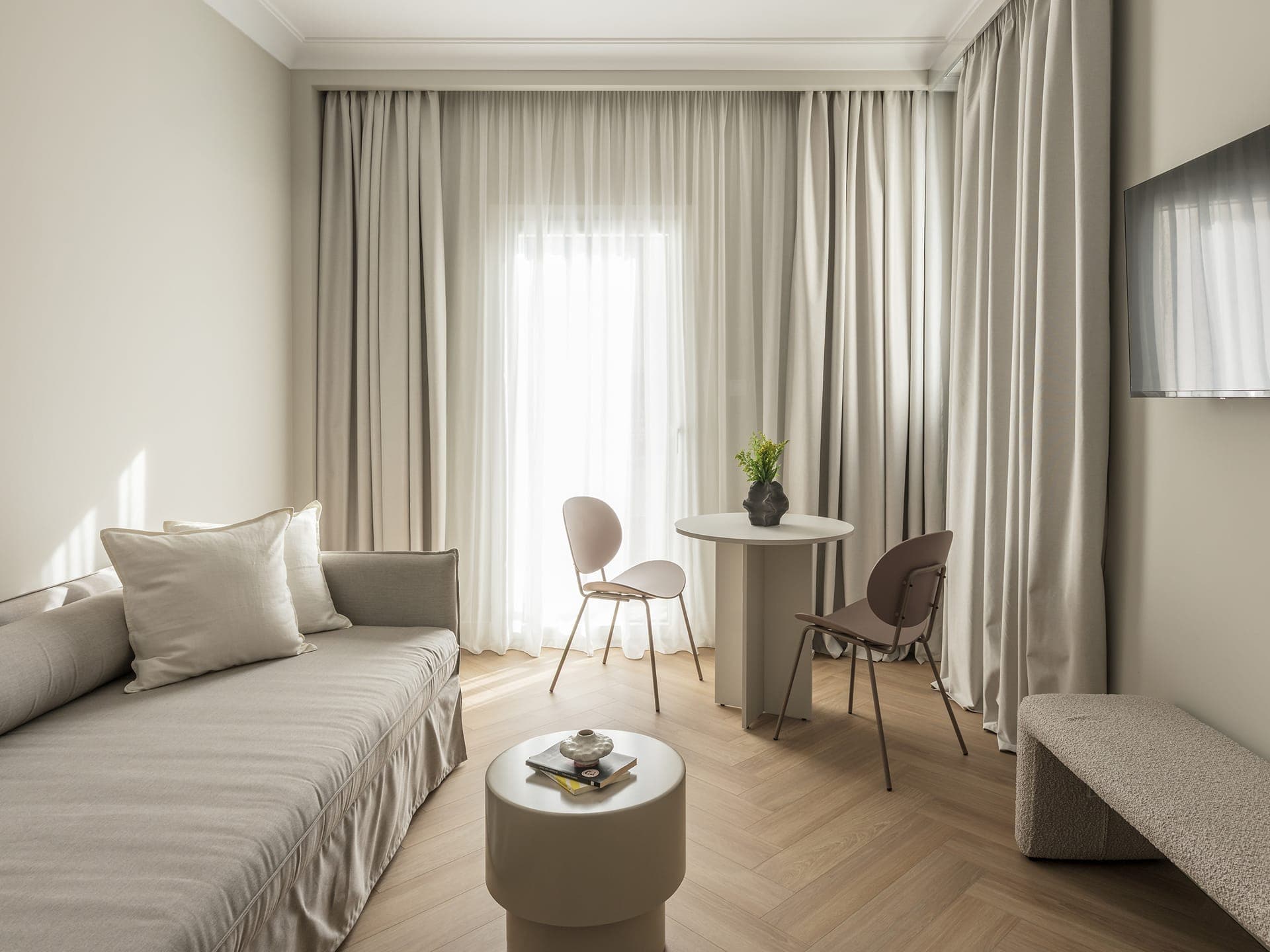 room-types-OMLIVINGVO-04AP-0.jpg