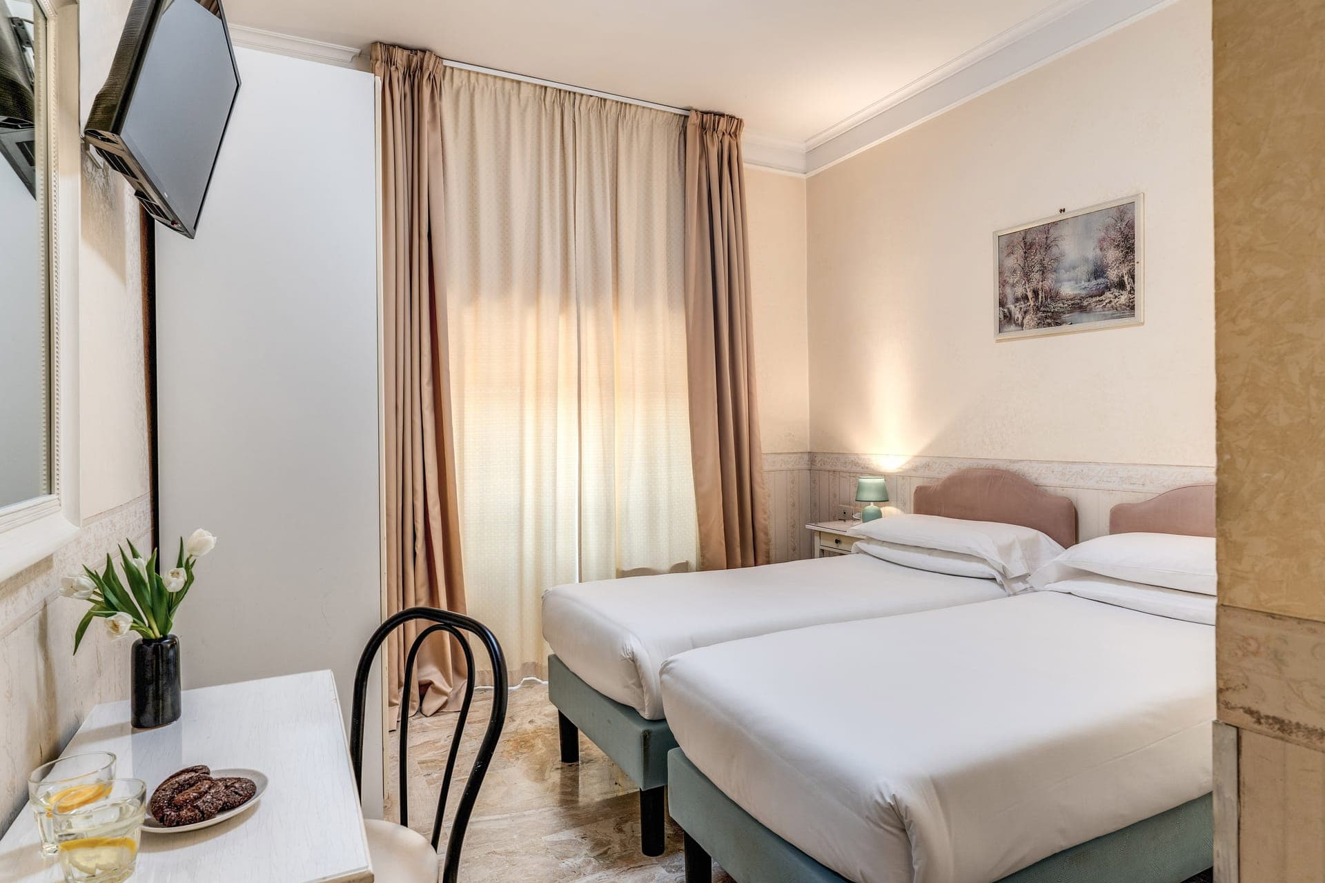 room-types-ORAZIAHOT-STDBL-0.jpg