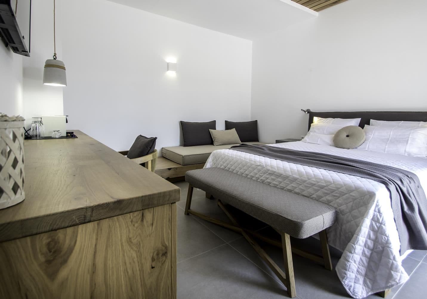room-types-OROSUITES-DLX-0.jpg