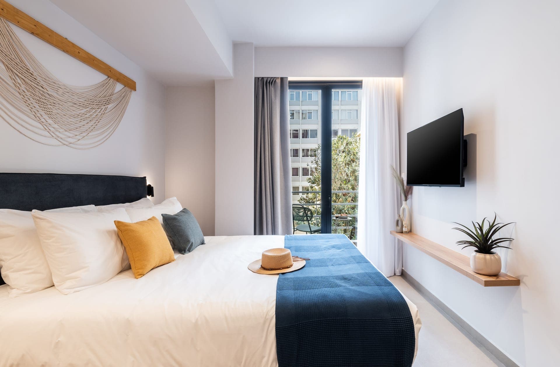 room-types-PAMEAPART-DBLBAL-0.jpg
