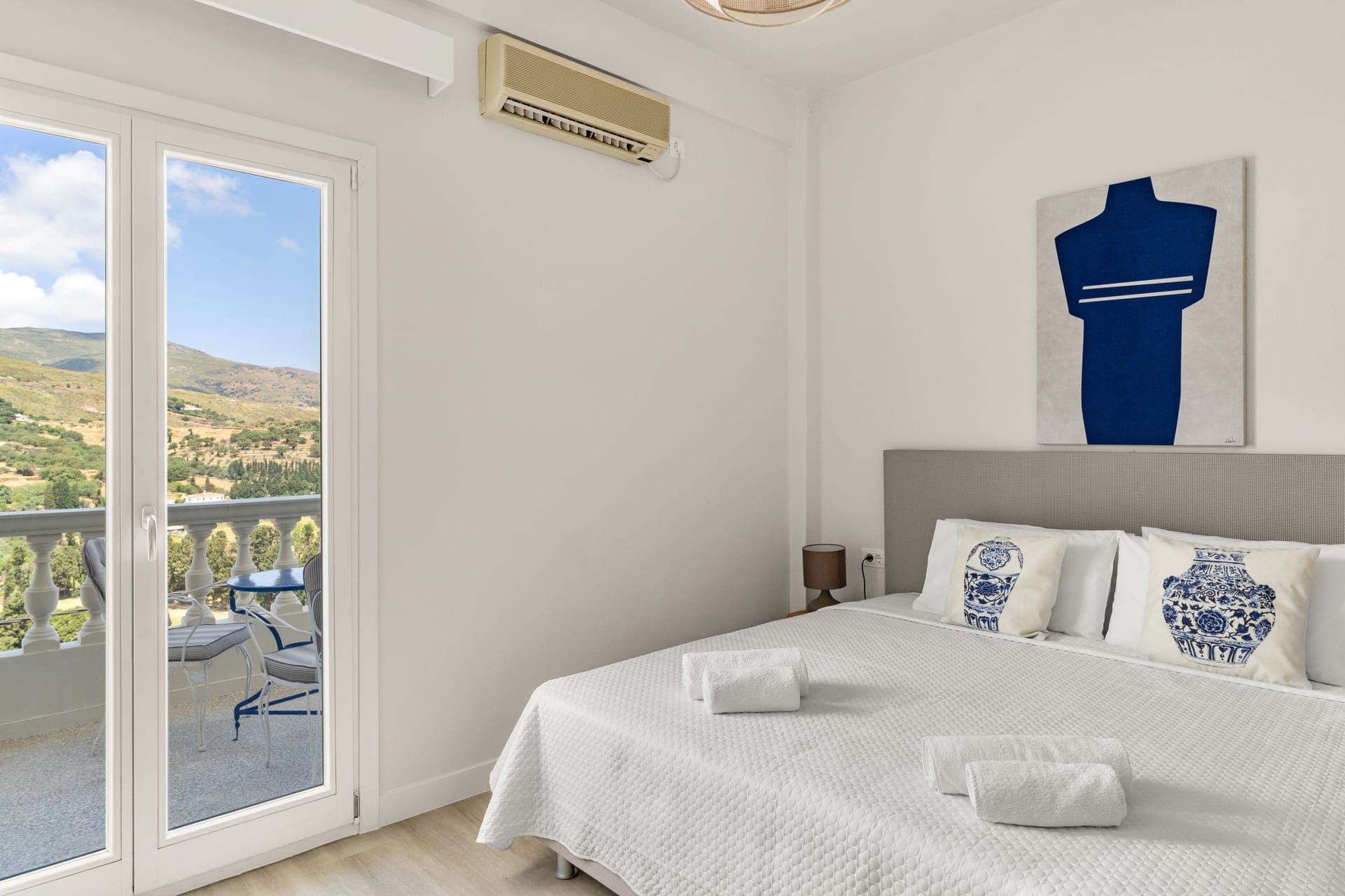 room-types-PARADISEH-SUITWS-0.jpg