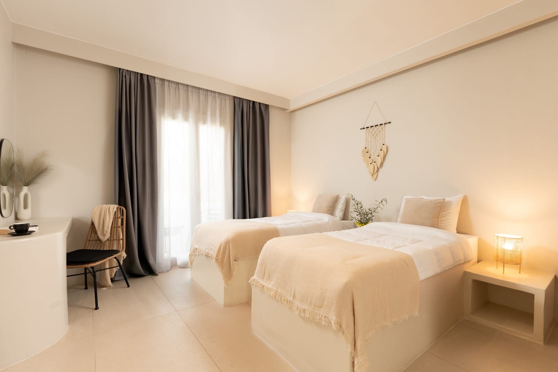room-types-PARIDIANPR-DLTWIN-0.jpg