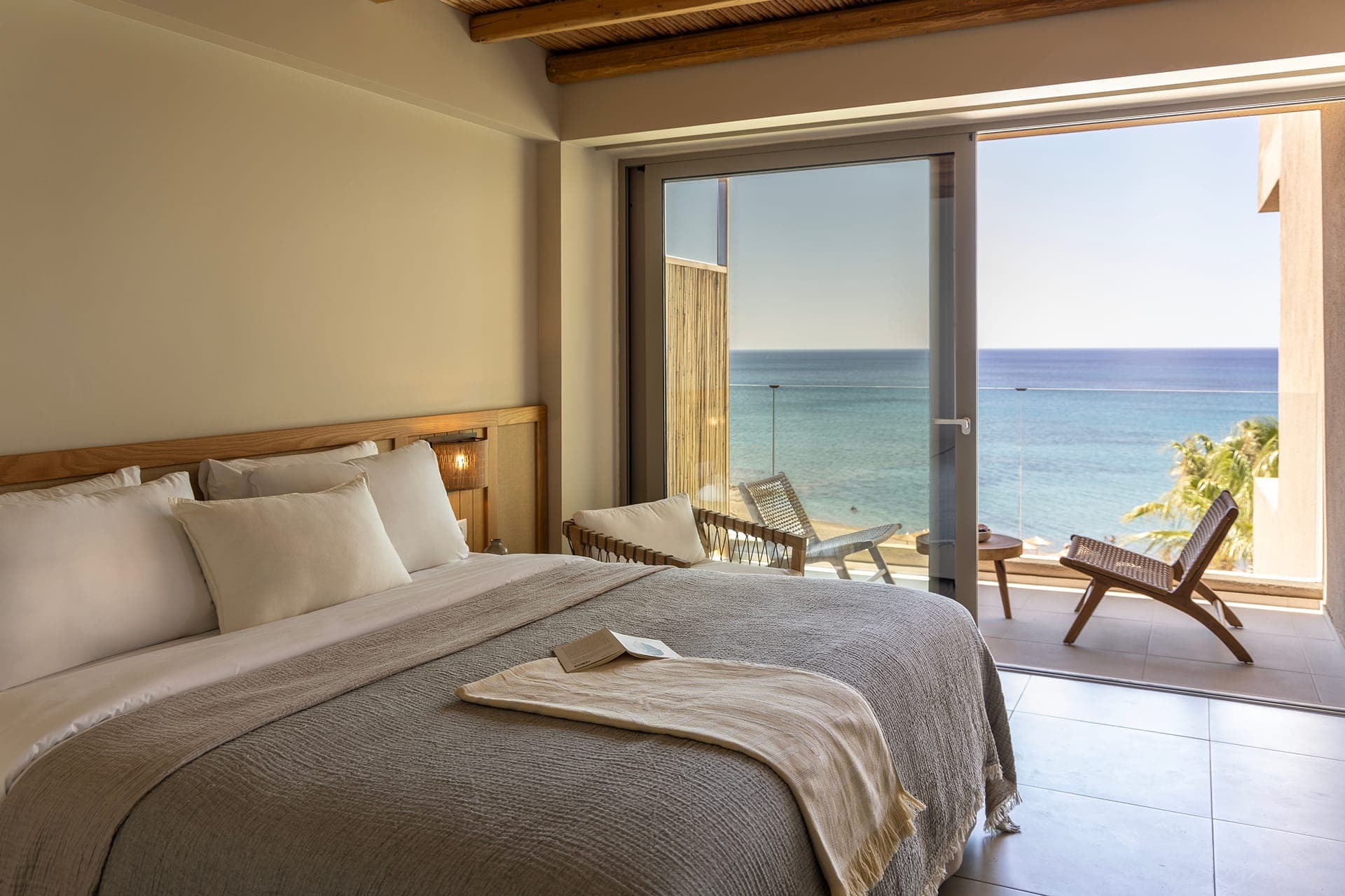 room-types-PEFKIAN-DELUXE-0.jpg