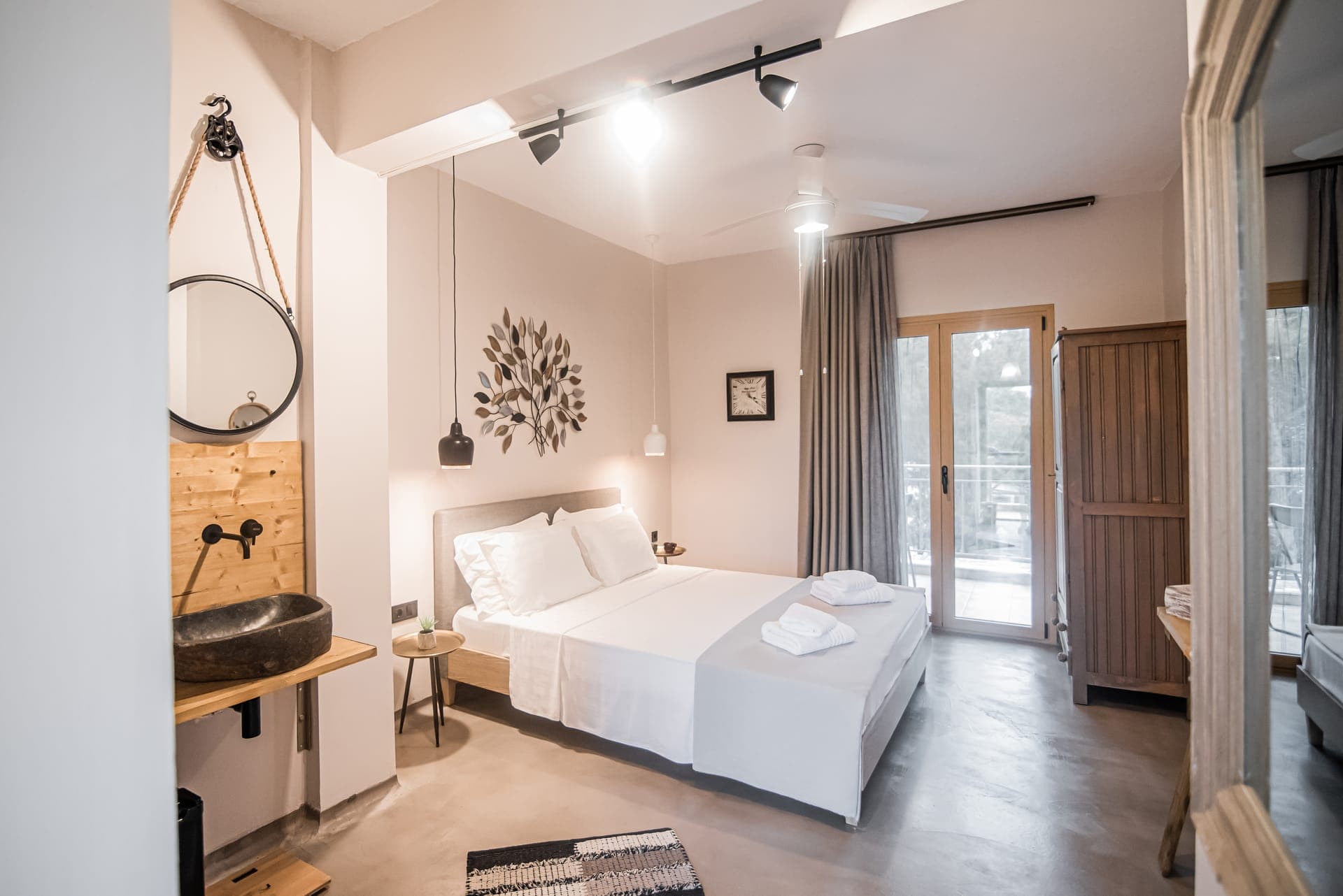 room-types-PEFKONBTQH-DBLSV-0.jpg