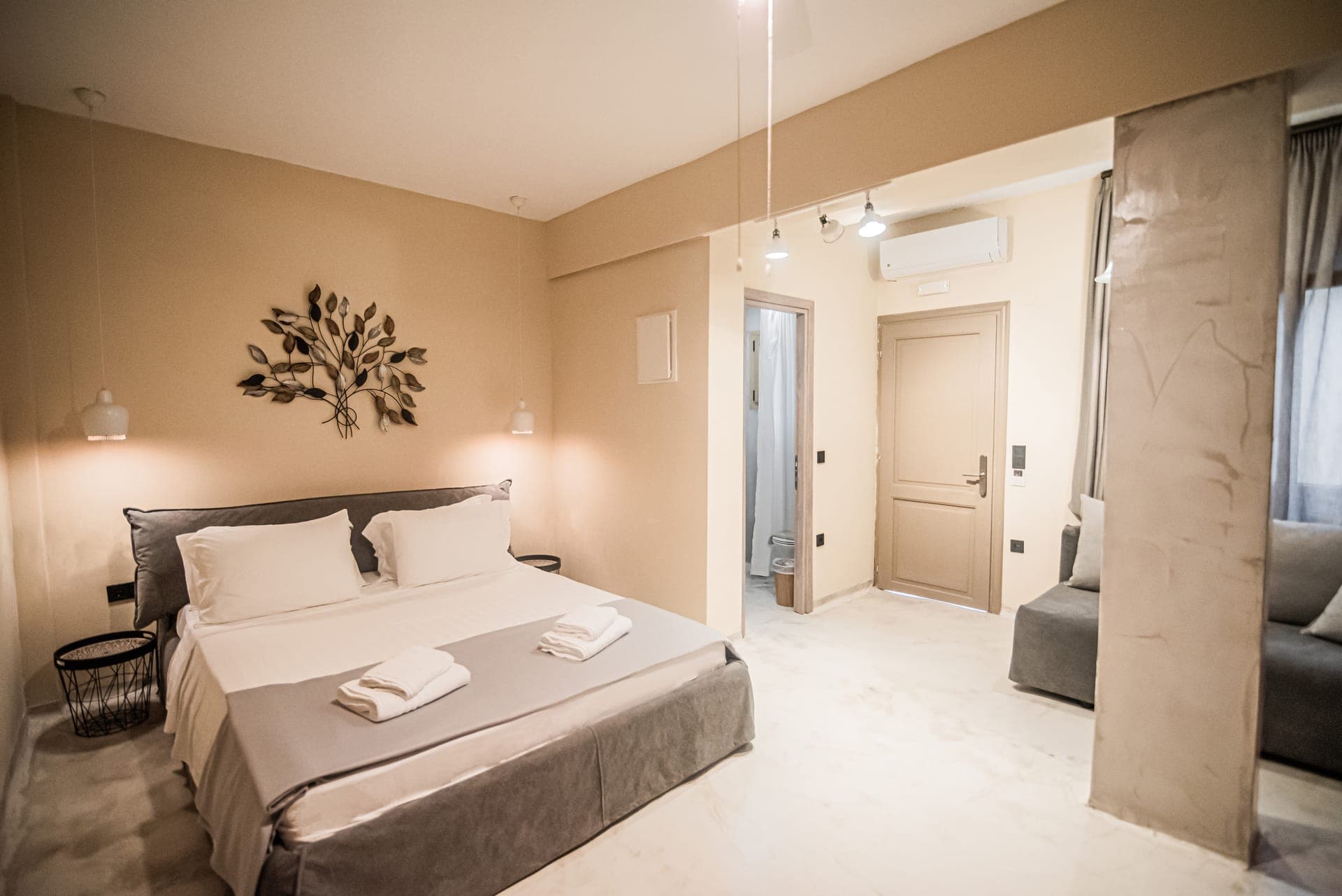room-types-PEFKONBTQH-DLXGV-0.jpg