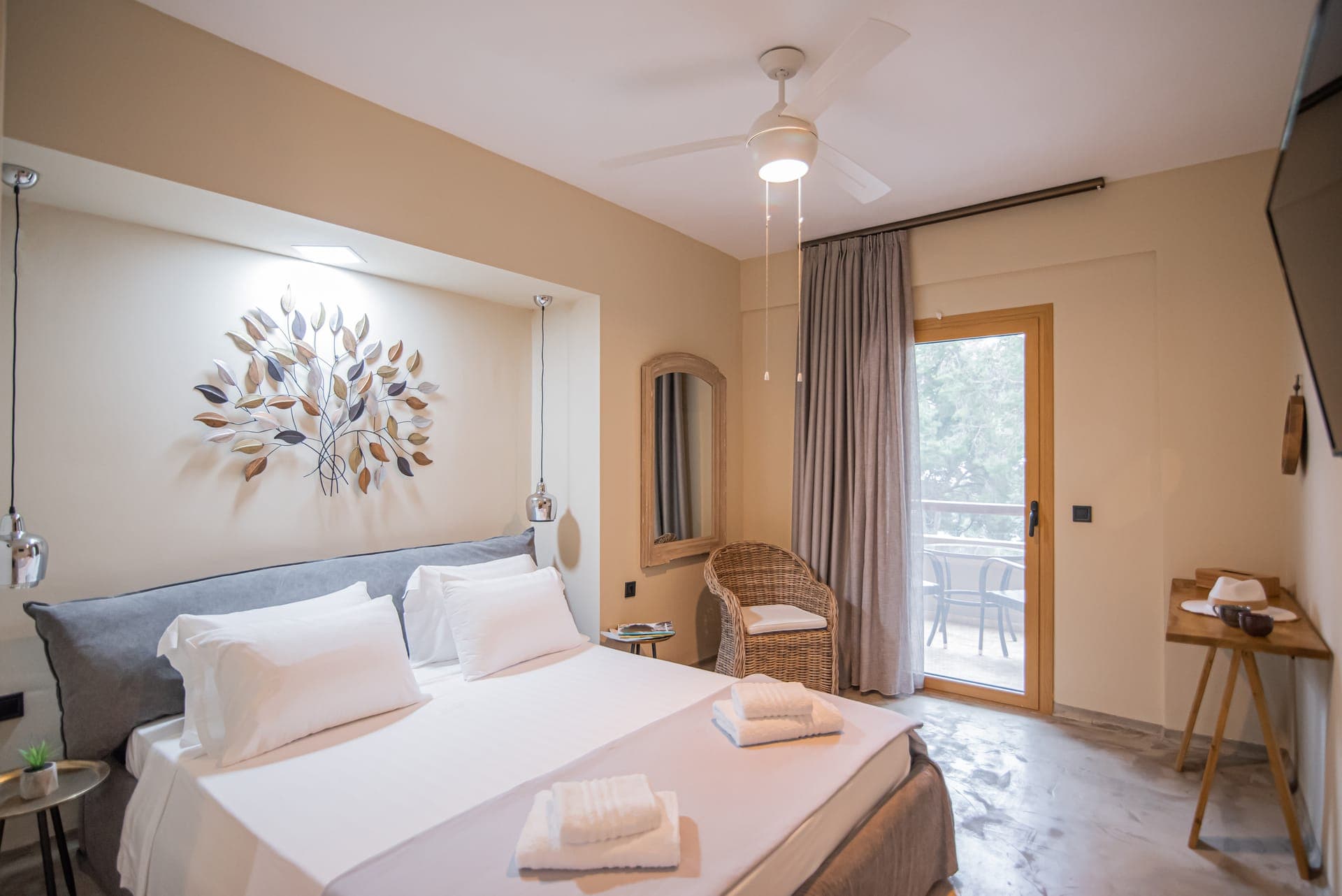 room-types-PEFKONBTQH-DLXSV-0.jpg