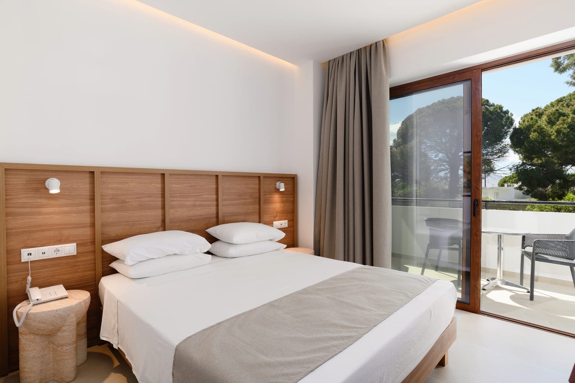 room-types-PEFKOSVILL-TWIN-0.jpg