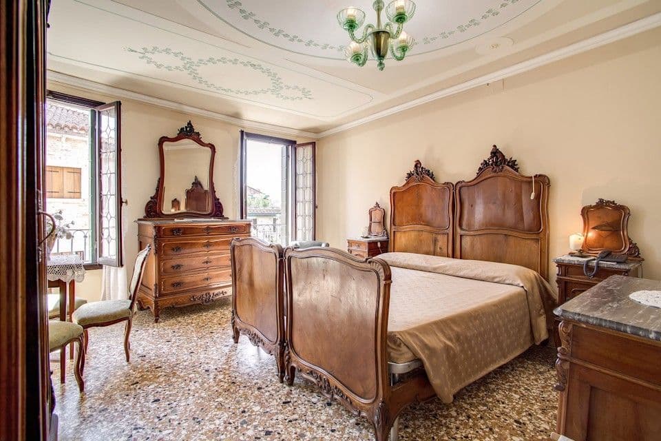 room-types-PENSIONEVC-DBLTWN-0.jpg