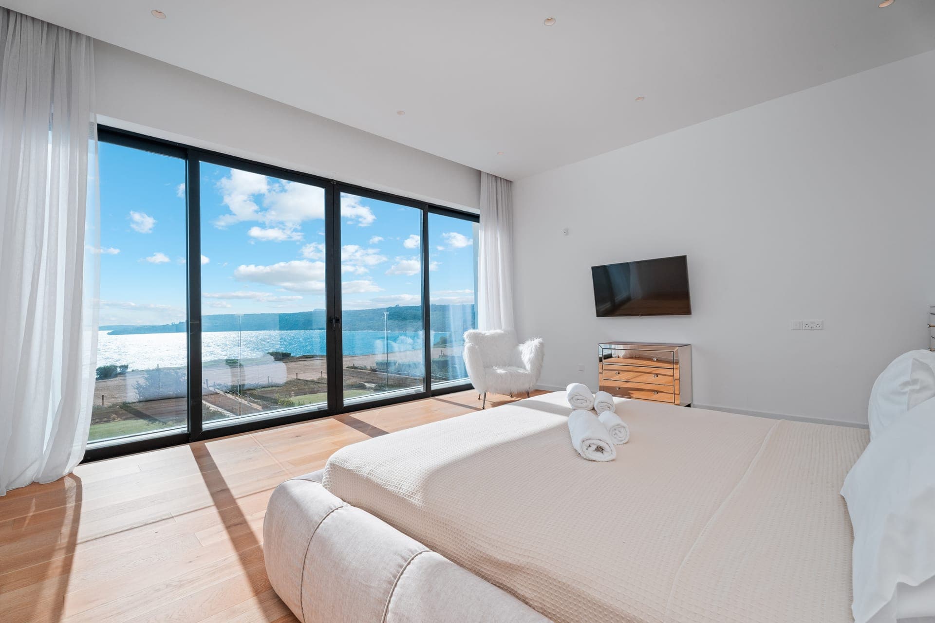 room-types-PERIYIALI-FR08-0.jpg