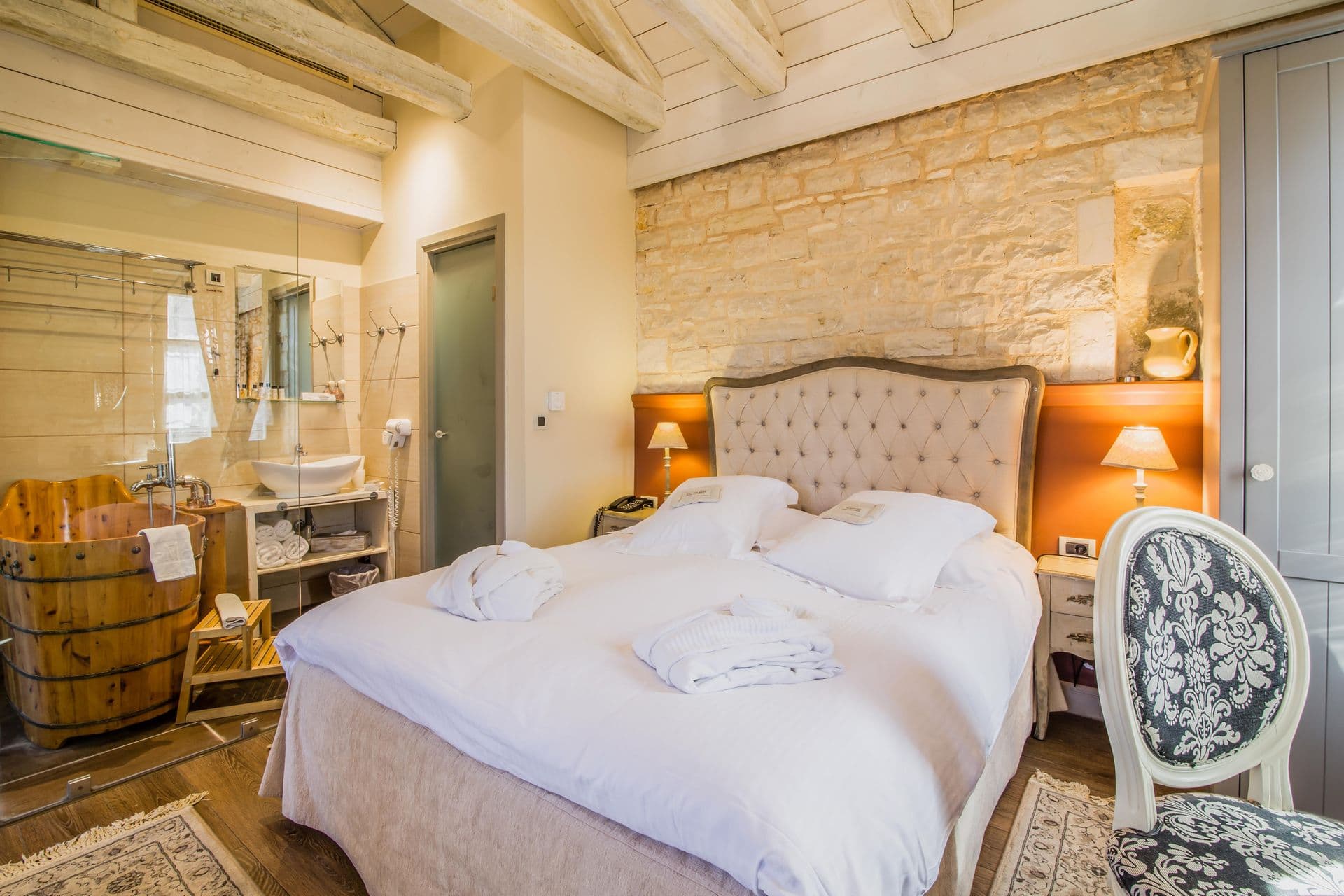 room-types-PIRRION-LOV-0.jpg