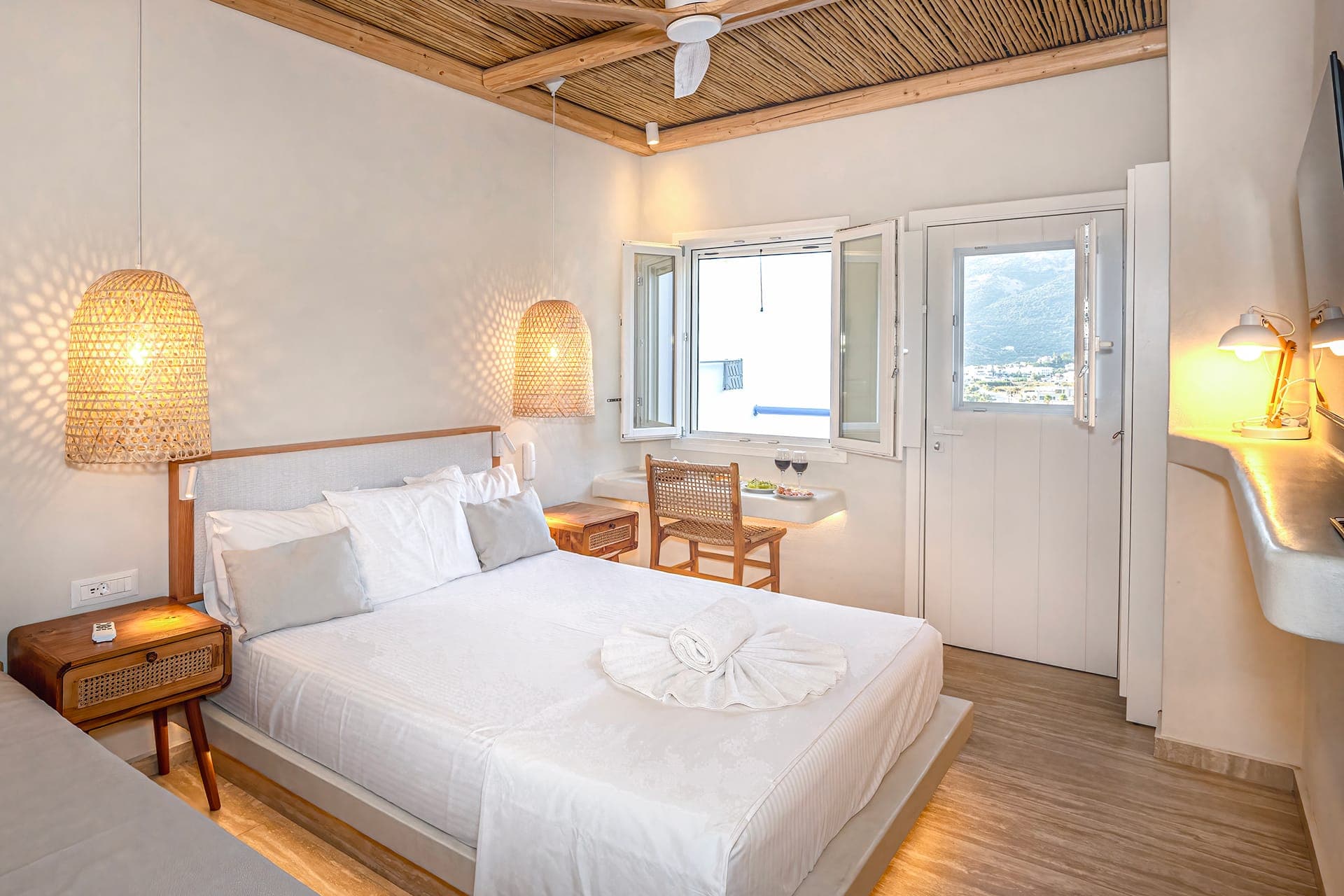 room-types-PLAKIASBAY-STAND-0.jpg