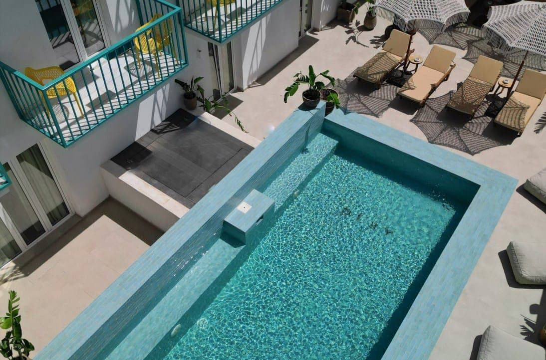room-types-PLAYPAROS-DELUXV-0.jpg