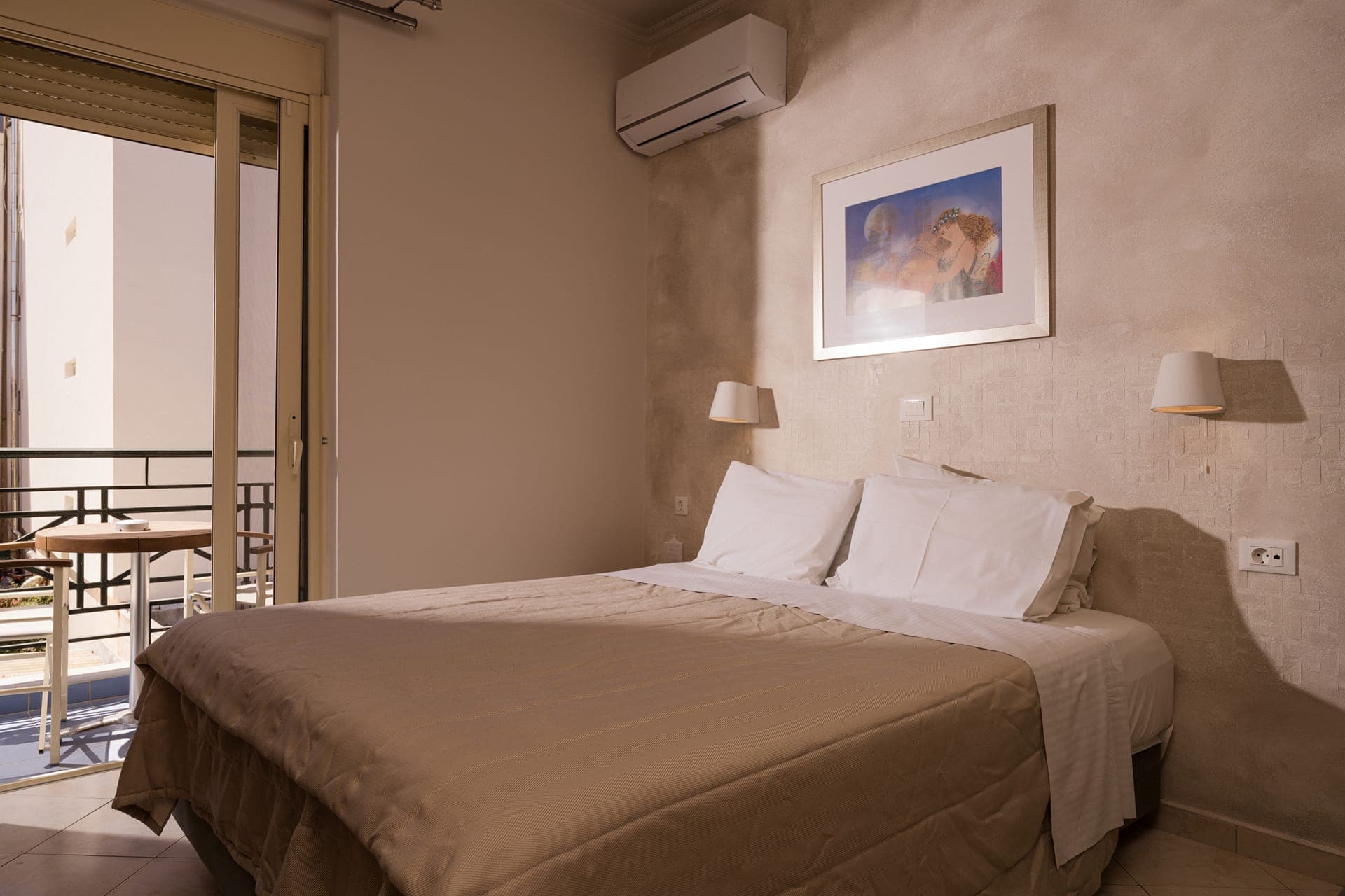 room-types-PLAZAHTLZ-DBLWB-0.jpg
