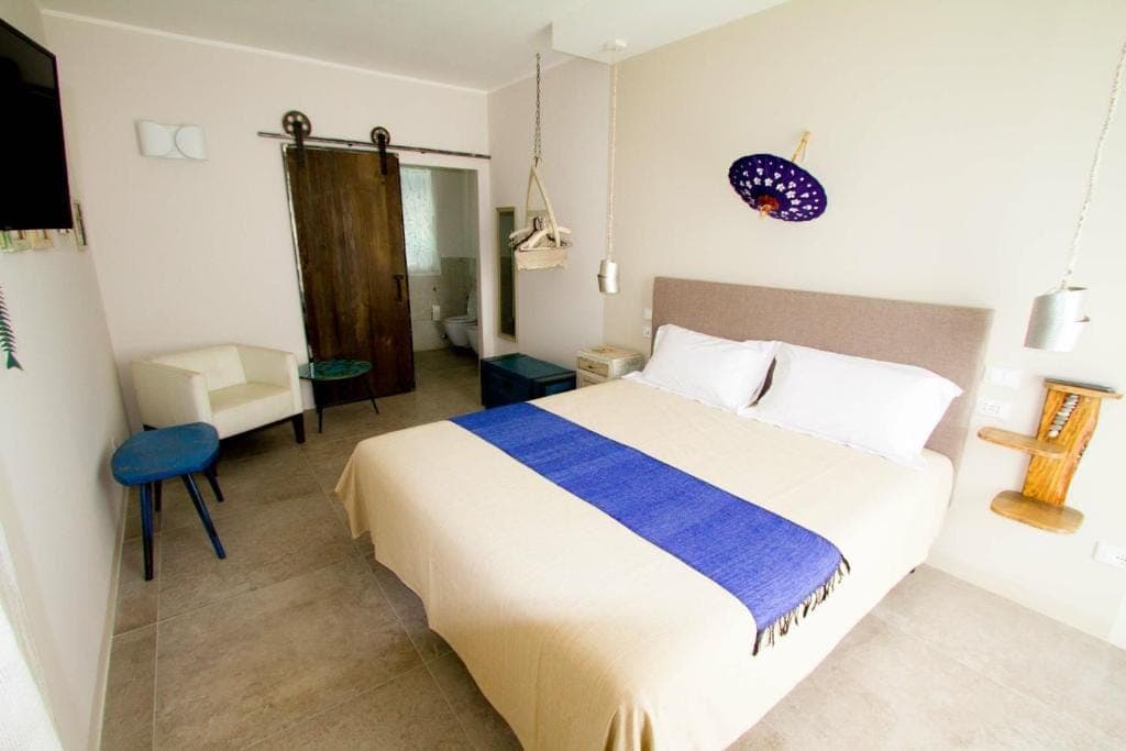 room-types-POGGIBB-DLXDBL-0.jpg