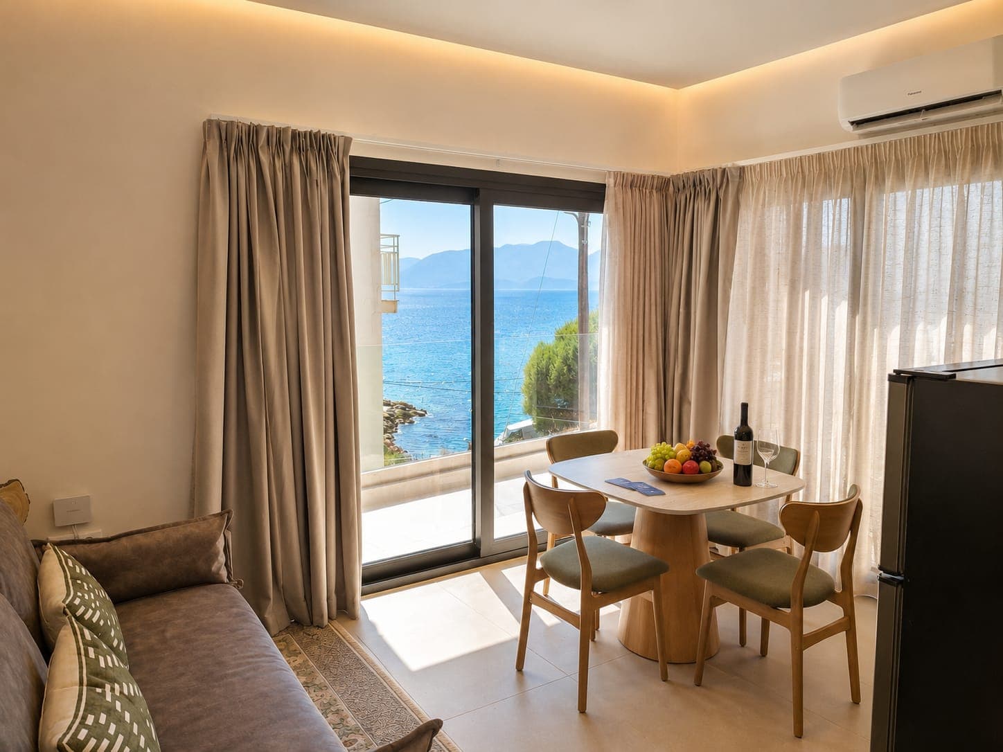room-types-PORT7SUITE-AZURE-0.jpg