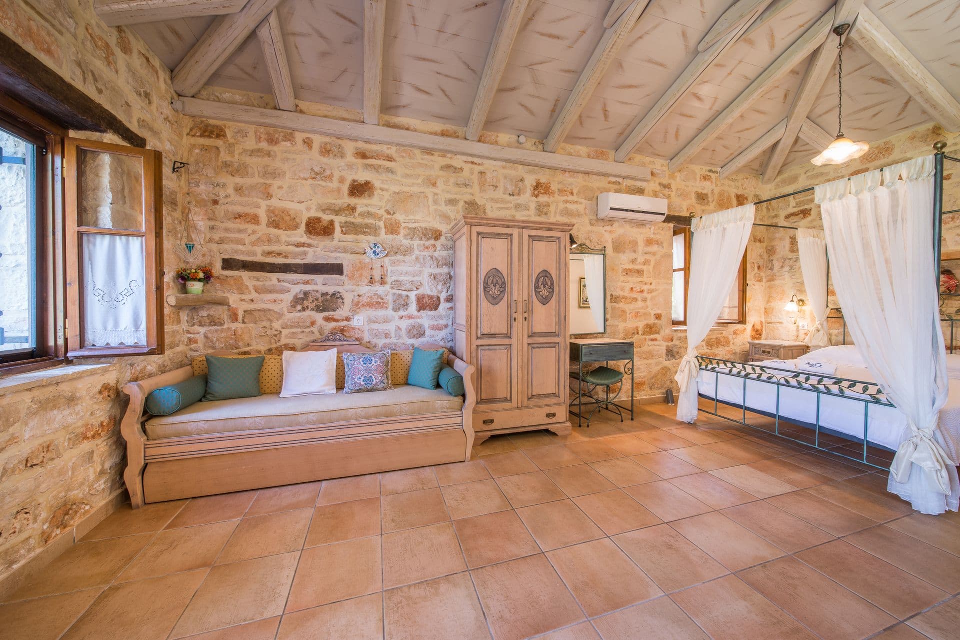 room-types-PORTADELM-ERATO-0.jpg