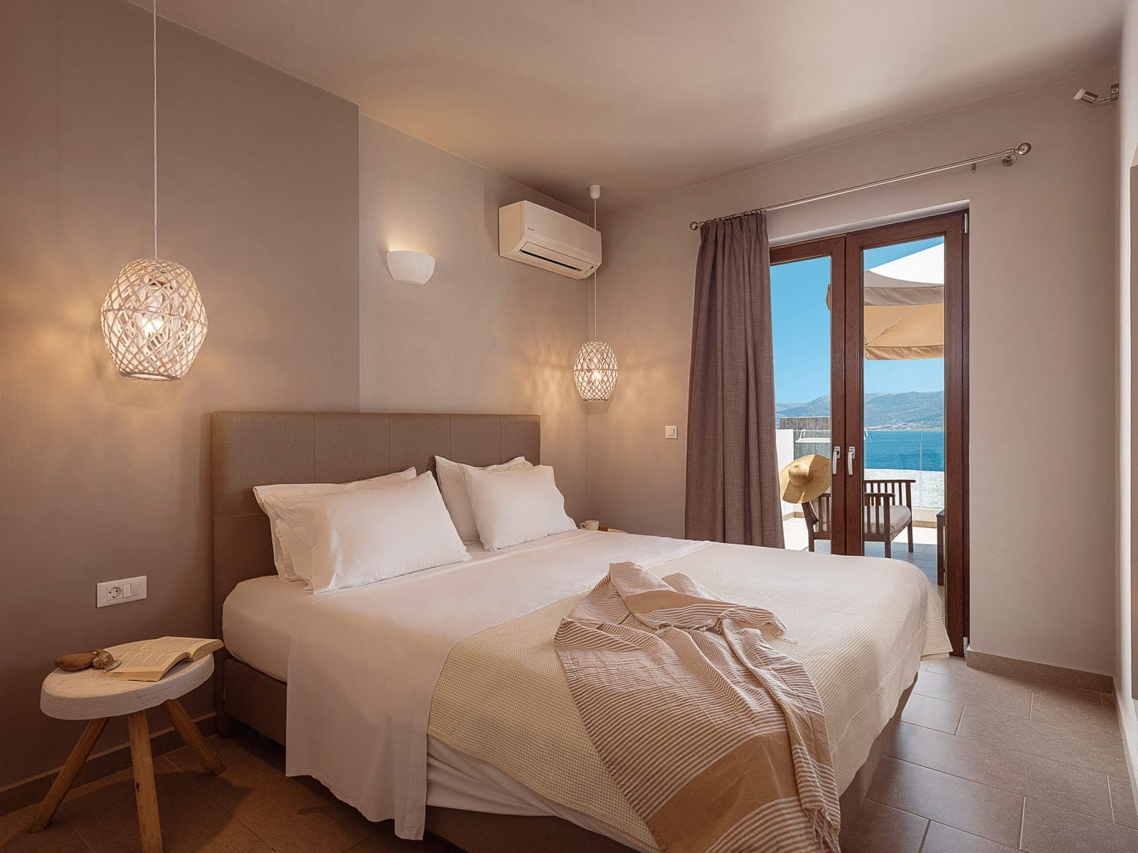 room-types-PORTOKAZA-DLXSUI-0.jpg