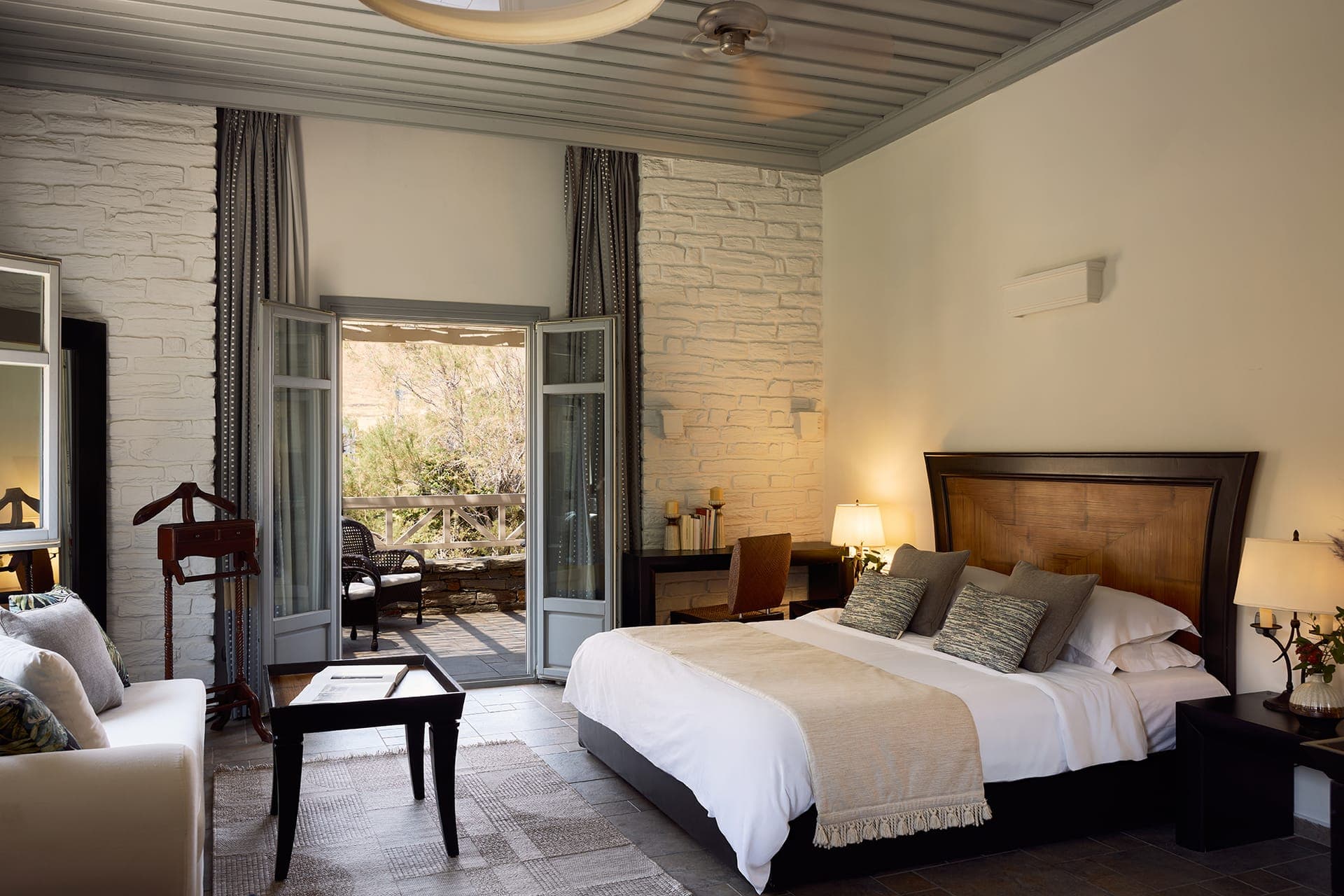 room-types-PORTOKEA-ELEG-0.jpg