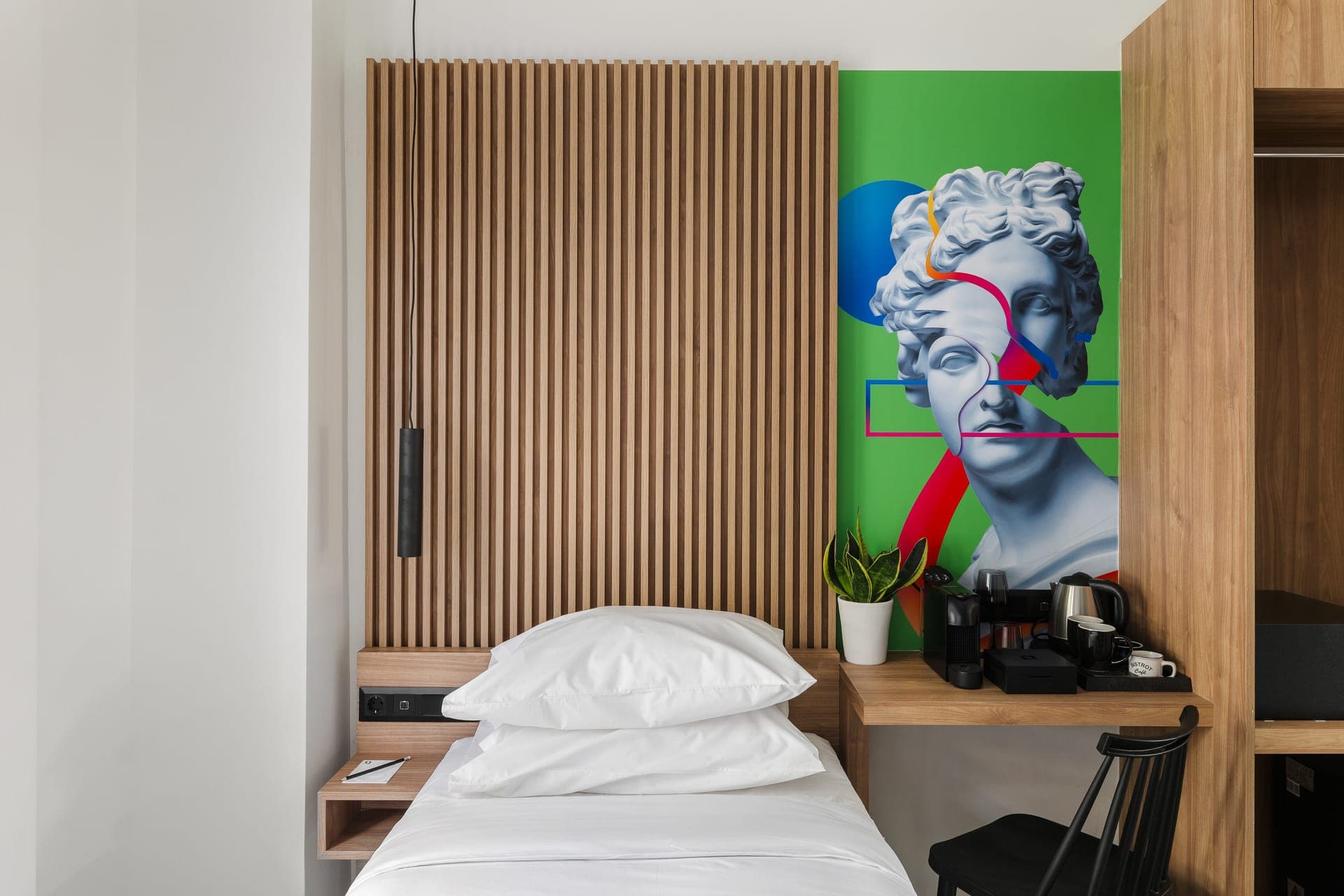 room-types-QHOTELATH-SGL-0.jpg