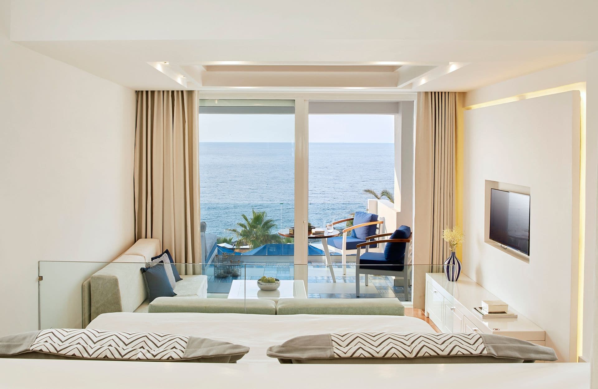 room-types-RADBLUBRC-DLXSPS-0.jpg