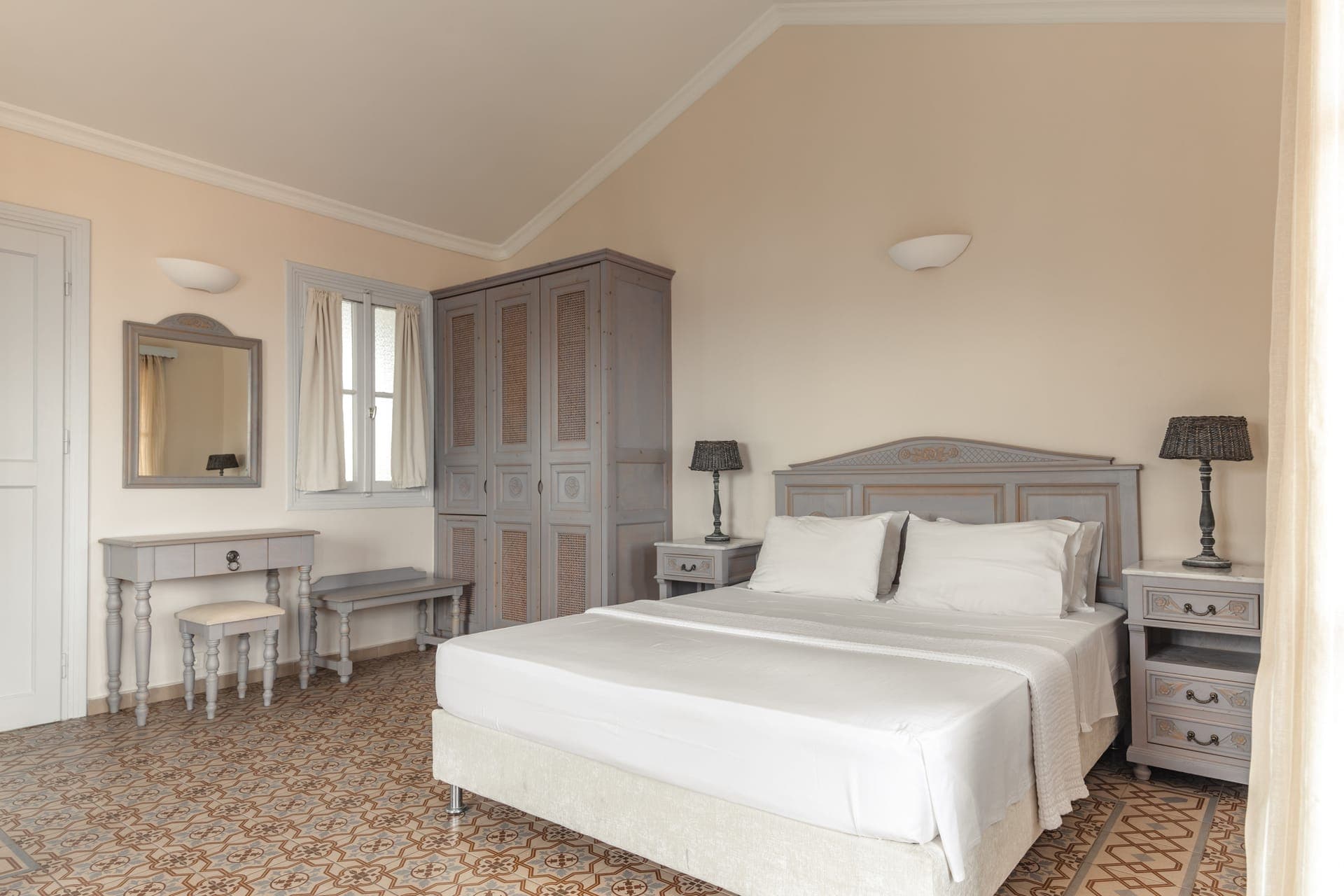 room-types-REDTOWER-CLASV-0.jpg