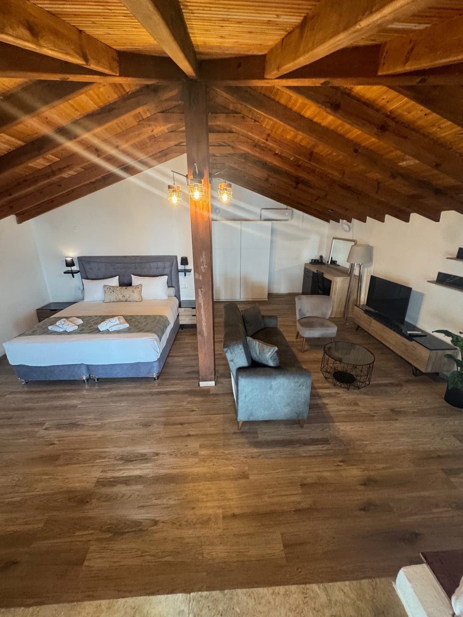 room-types-REGOSRES-SUITE-0.jpg