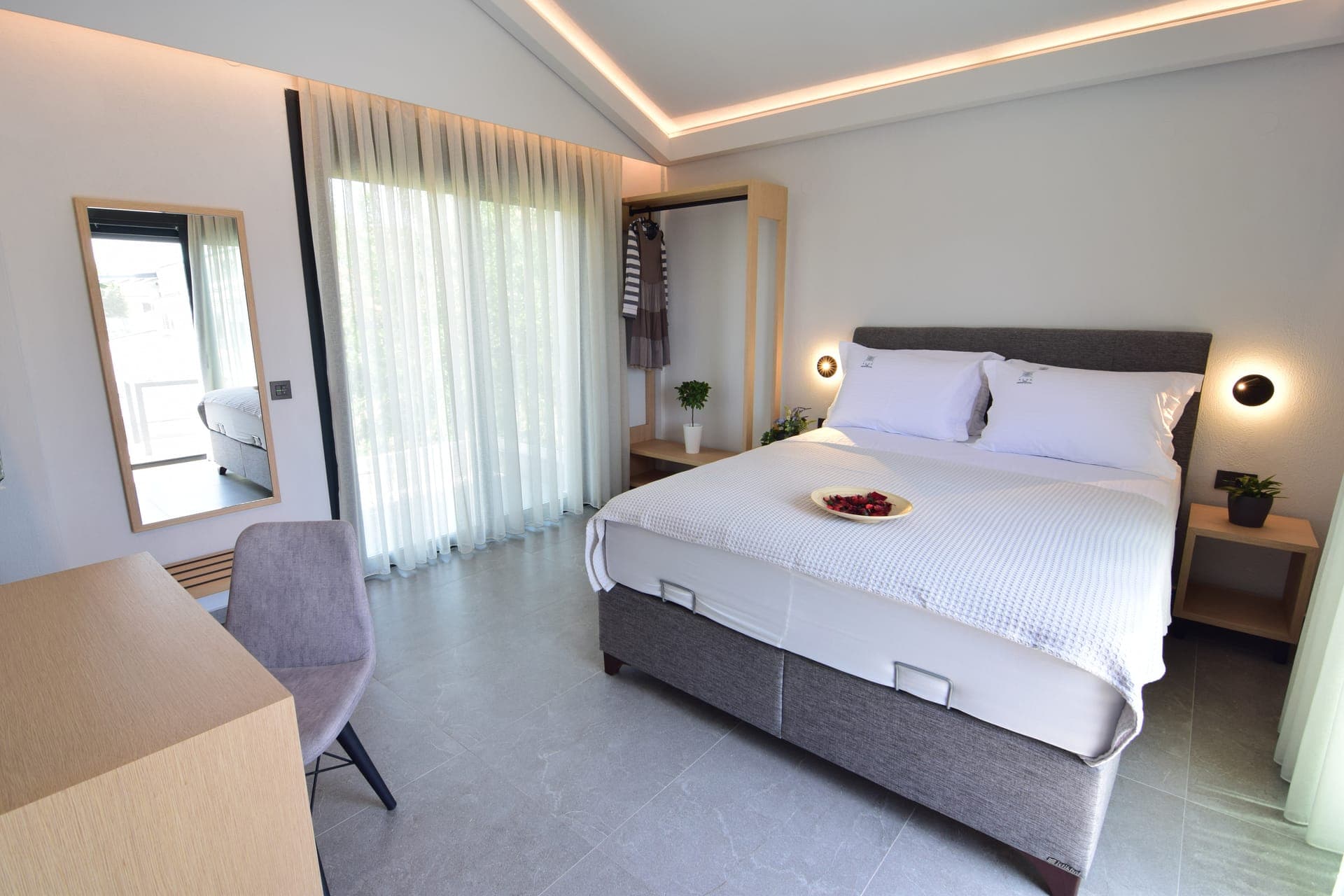 room-types-RENTPROHAL-VIOLET-0.jpg