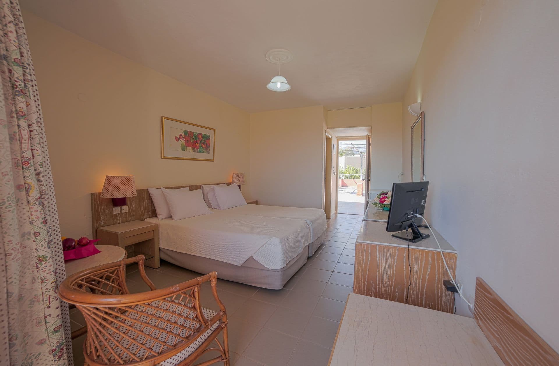 room-types-RETHYMNVLG-DBLTW-0.jpg