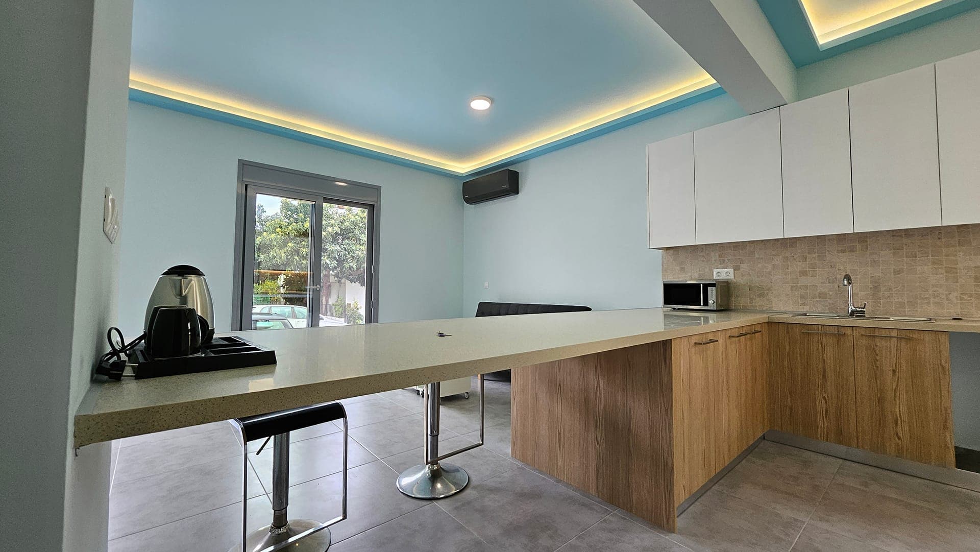 room-types-RHODESUNIV-SUITE-0.jpg