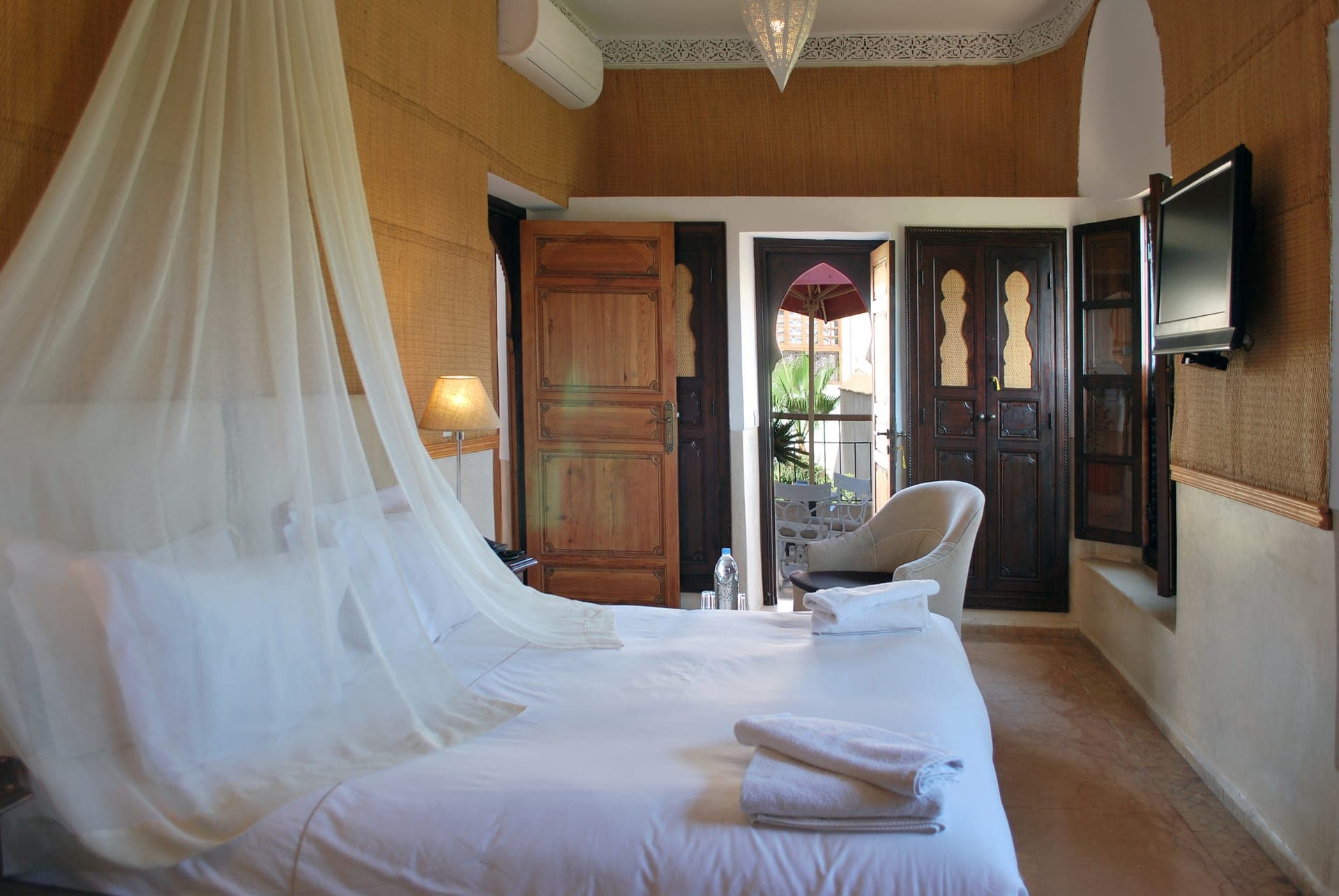 room-types-RIADCHARAI-DLXDBL-0.jpg