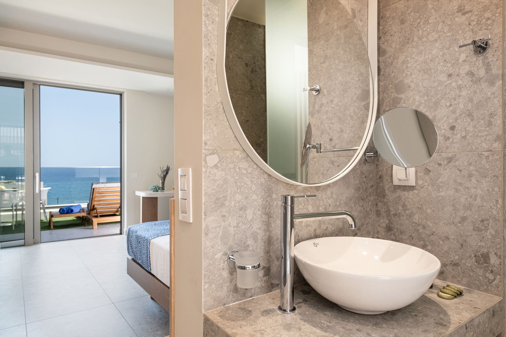room-types-ROMANTICAA-DLXT-0.jpg
