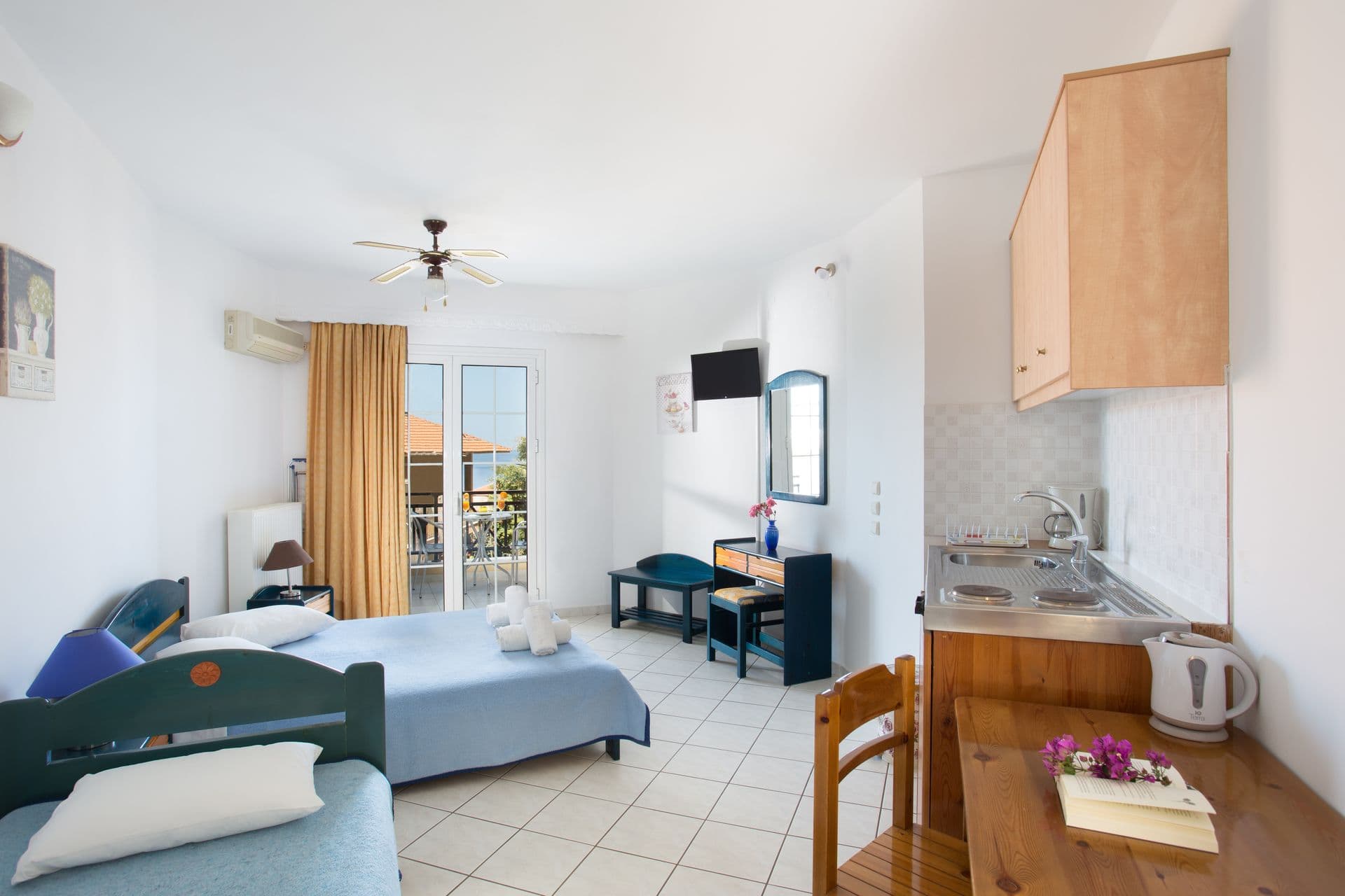 room-types-ROMEOS-TRPL-0.jpg