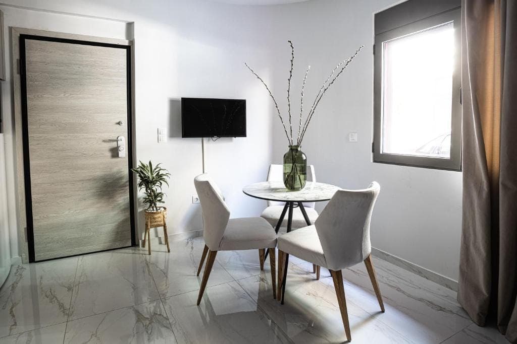 room-types-ROOSTERSEG-DLXAPT-0.jpg