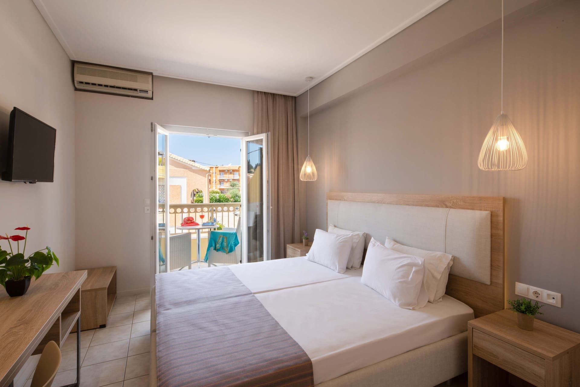 room-types-ROSSISBHTL-DBL-0.jpg