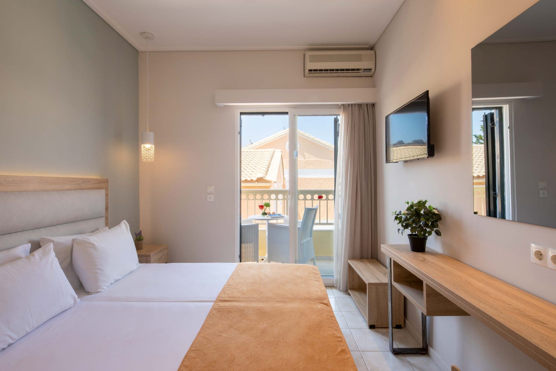 room-types-ROSSISBHTL-SGL-0.jpg